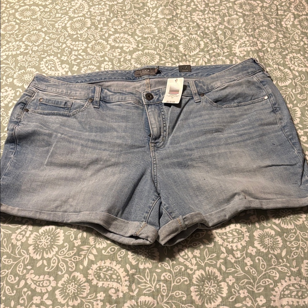 Torrid Light Blue Denim Mid Rise Cuffed Shorts Size 22